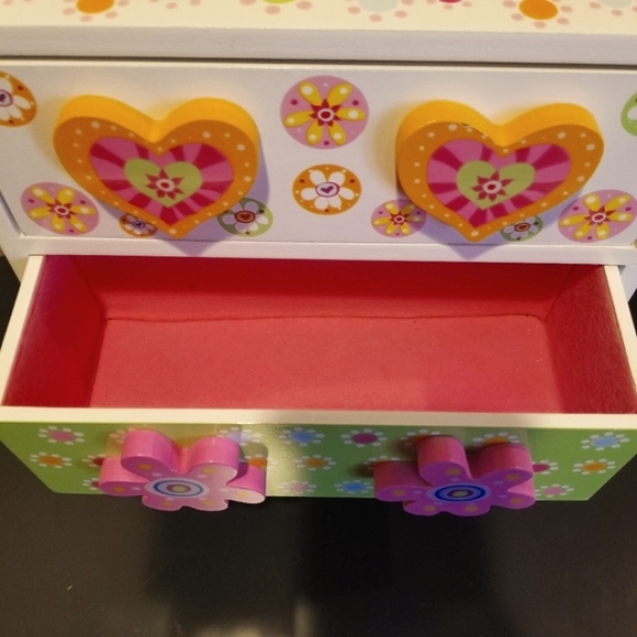 Bead Bazaar Pink, Orange, Green Whimsical Girls Wooden Jewelry Bead Box - Picture 7 of 12